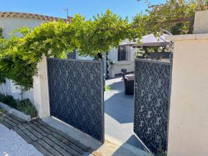 Maisons de vacances Key Largo villa 2p avec pkg clim grande terrasse avec jacuzzi proche port et plage : photos des chambres