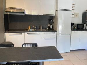 Maisons de vacances Key Largo villa 2p avec pkg clim grande terrasse avec jacuzzi proche port et plage : photos des chambres