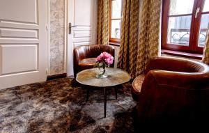 Hotels Logis Hotel & Restaurant - Les Hauts de Montreuil : photos des chambres