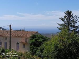 Duplex avec jardin, proche village
