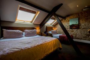 Luxury Twin Room room in The Sun Hotel & Bar