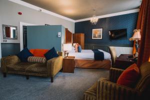 Suite room in The Sun Hotel & Bar