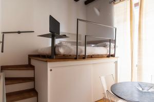 Youhosty - Rosales 1