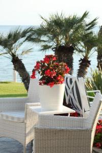 Triton-Seafront Family Apartment