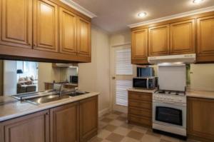 luxery 1 bedroom batavia tower 2