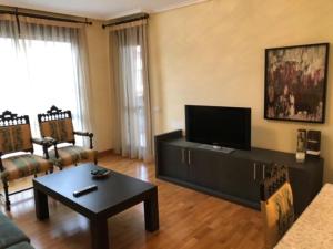 Logroño: Piso con Garaje y Piscina.