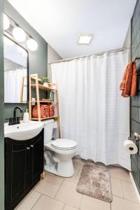 City Boho ✦ New Kitchen ✦ King Bed ✦ WFH