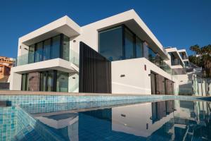 200m² NEW Villa B with private, heated pool and amazing ocean view.