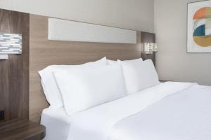 Standard Room room in Holiday Inn Express and Suites Helena an IHG Hotel