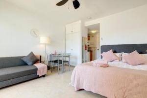 EL ESTUDIO DE LA PLAYA BENALBEACH 324 Gran Terraza vistas al mar