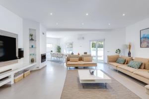 VILLA LIMOEIRO - Beautiful new home nestled in the heart of Galé