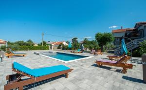 Apartmant Franica with heated pool and jacuzzi - 4hvězdičkové hotely ve městě Privlaka