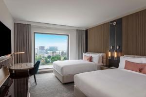 Guest room with 2 queen beds, no view room in JW Marriott Charlotte