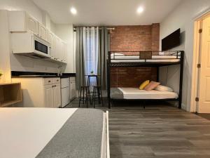 Hotel and the City, Empire State Building