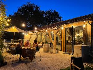 B&B / Chambres d'hotes chambre d'hotes Sauge Chez Brunet : Chambre Lit King-Size - Vue sur Jardin