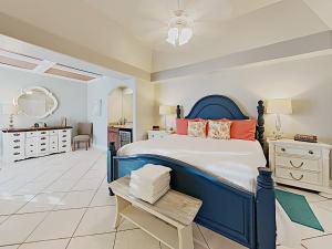 Sans Souci #707 - Just Beachy