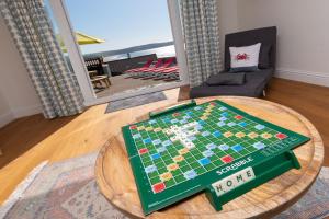 Coast View - 5 bedrooms with hot tub & sea views