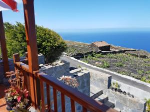 House the Viñas 2 With views of the sea, the mountains and the volcanoes