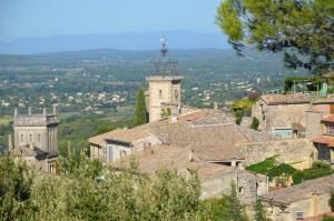 Villas Spacieuse villa en Provence avec vue sur Uzes : Villa