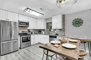 The Cozy Cove, Hot Tub, WIFI, 1089 FREE tickets each paid day, Dollywood and More - Cove Creek Cascades