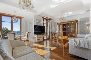 Luxury apartment with sea view on the first line Promenade des Anglais