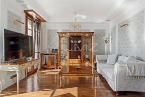 Luxury apartment with sea view on the first line Promenade des Anglais