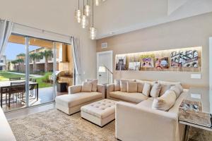 4 Bedrooms 45 Bathrooms Magic Village 7466 Bd