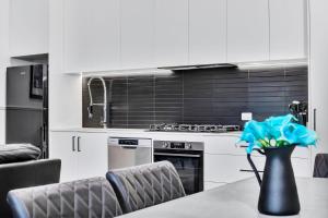 Noir Cottage Glenelg North