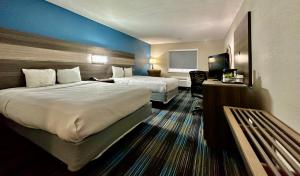 Deluxe Queen Room - Mobility Access/Non-Smoking room in Baymont by Wyndham Kansas City KU Medical Center