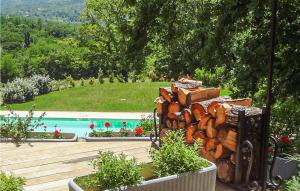 Maisons de vacances Amazing home in Dieulefit with Outdoor swimming pool, WiFi and 1 Bedrooms : photos des chambres