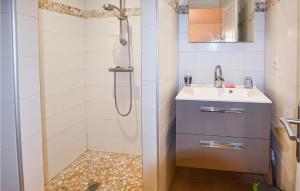Maisons de vacances Nice Home In Dieulefit With Outdoor Swimming Pool : photos des chambres