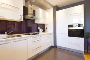 Apartments by the sea Makarska - 20587