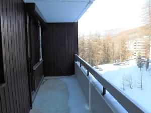 Appartements Appartement Vars, 2 pieces, 4 personnes - FR-1-330B-23 : photos des chambres