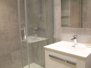 Appartement rénové à 20m des pistes, WIFI, parking privé, 4 couchages à Vars - FR-1-330B-23