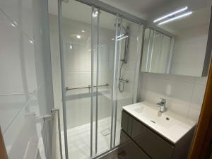 Appartements Appart. 2 pieces, 6 couchages, terrasse, garage, Le Grand-Bornand - FR-1-241-27 : photos des chambres