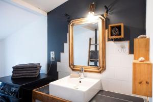 Maisons de vacances Les nids de la tour - Spa prive - wifi : photos des chambres