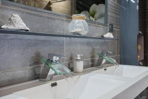 Maisons de vacances Maison de village Carces : photos des chambres