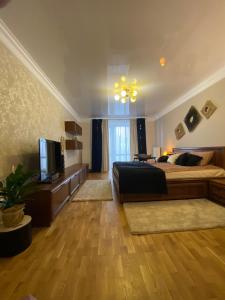 Центр (7). Поруч Озеро та Парк