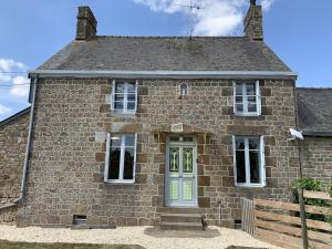 Maisons de vacances Renovated French Country House for Six - A Home for Your Next Holiday : photos des chambres