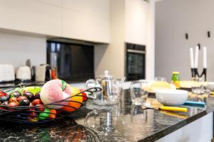 GinabelaYourHostHelper