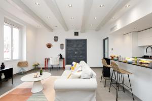 GinabelaYourHostHelper