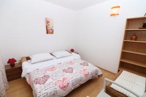 Apartment Tomasic with Terrace