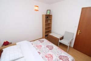 Apartment Tomasic with Terrace