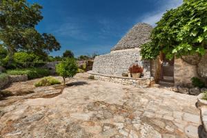 Trulli di Monte Reale by Perle di Puglia