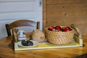 B&B / Chambres d'hotes Le Vallon d'Armandine, gite ecologique Auvergne : photos des chambres