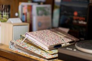 B&B / Chambres d'hotes Le Vallon d'Armandine, gite ecologique Auvergne : photos des chambres