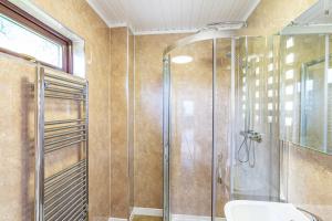 Bluebell Lodge 3 with Hot Tub
