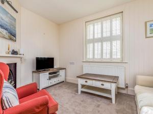 Charming Old Coastguards Cottage - Pass the Keys