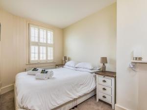 Charming Old Coastguards Cottage - Pass the Keys