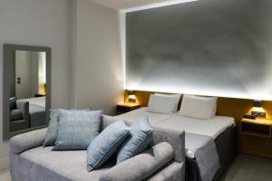 Family Room (3 Adults + 1 Child) room in Le Palace Art Hotel